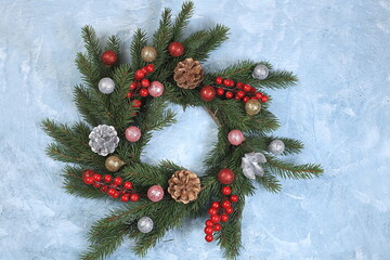 Christmas wreath, photo-making step by step, easy way to make home decoration, step four. Preparing for the holiday, New Year's atmosphere