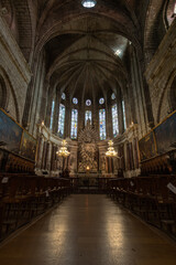 Obraz premium Vue à l'intérieur de la cathédrale Saint-Nazaire de Béziers (Occitanie, France)