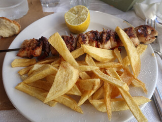 Frites et brochettes