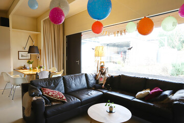 Ein Kind feiert allein den 10. Geburtstag in der Coronakrise am 06.11.2020.