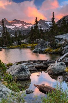 Scenic view of mountains and Lake Sabrina in John Muir Wilderness during sunset