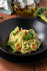 Spaghetti con broccoli e peperoncino, Cucina Italiana 