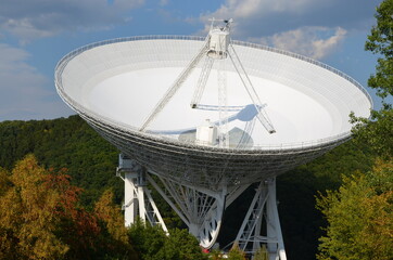 Mit 100 Metern Durchmesser gehört das am 12. Mai 1971 eingeweihte Radioteleskop Effelsberg zu den...