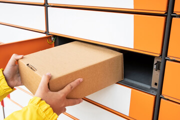 Post lockers terminal and parcel delivery