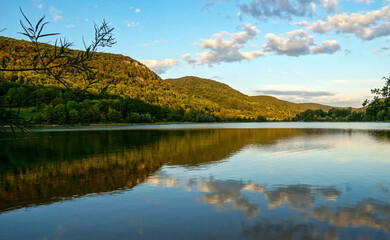 Fototapeta na wymiar forest hills reflecting in the water of a beautiful lake