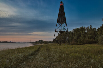 Das Leuchtfeuer auf der Insel 