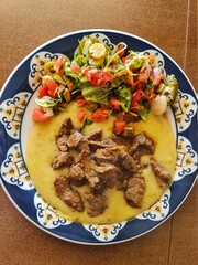 carne de panela com polenta mole