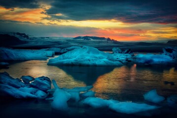 Fototapeta premium Jokulsarlon lagoon, Beautiful cold landscape, glacier lagoon bay, Iceland
