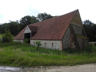 Fototapeta na wymiar An old abandoned barn in the countryside