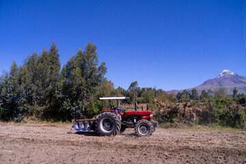 Obraz premium Tractor in a field