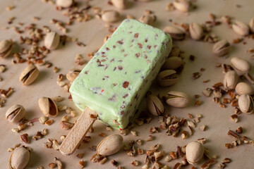 Paleta de pistache con nuez 2