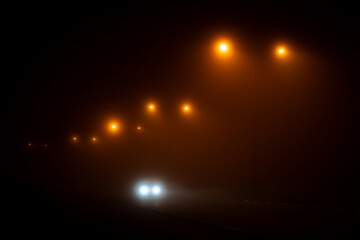Naklejka premium misty foggy road at night
