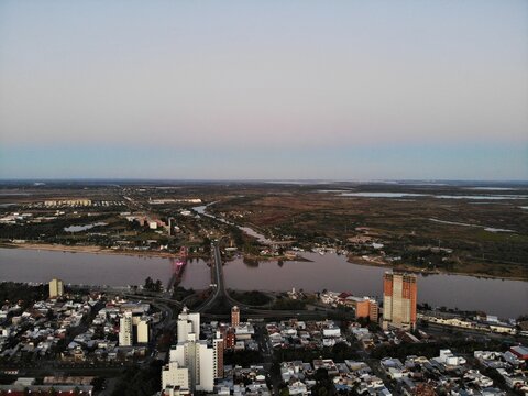Fotograf&iacute;a aerea que denota los dos puentes que conectan a la ciudad de Santa Fe con la ruta nacional N18 entre medio de la laguna setubal con bajante historica
created by dji camera