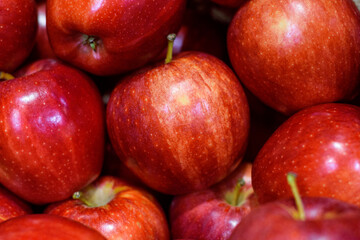 Plakat close-up fresh red apples background