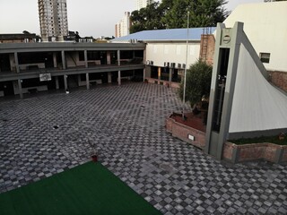 Patio de una escuela primaria secundaria 
created by dji camera