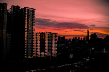 Panorama view of panoramic city views, overlooking a wide range of high-rise buildings, blurred breezes, residential distribution (condominiums, offices, expressways)