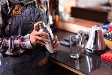 barista make a mixed drink for a customer in a cafe