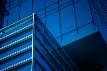 Obraz premium Urban abstract - windowed corner of office building.