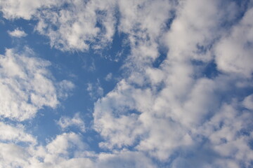 青空に雲