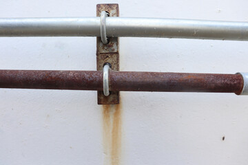 Red rust on the surface of the steel 