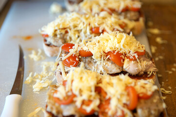 Making Chicken Tomato Sandwiches with Barberu Sauce.