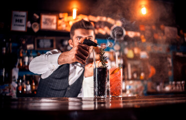 Fototapeta na wymiar Barman formulates a cocktail in the saloon