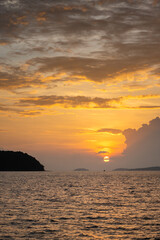 Naklejka premium Beautiful light at sunset in the sea in summer.