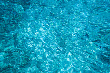 Clear sea water can see the sandy.