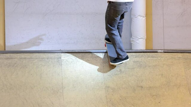 Indoor Skateboarding hell frontal 1