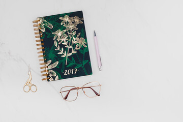 Fototapeta na wymiar 2019 floral book cover set