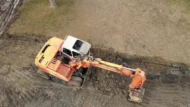 Top-down view of the excavator aligns the construction site