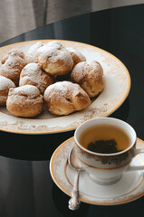 tea and éclair
