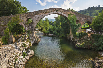 Fototapeta na wymiar Roman bridge of Cangas de Onís in Asturias (Spain)