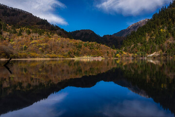 Fototapeta na wymiar 中国四川阿坝九寨沟秋色