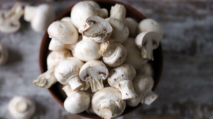 Fresh raw champignons in a bowl.