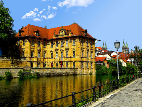 Die barocke Wasserschloss Villa Concordia am Regnitzufer in Bamberg. 