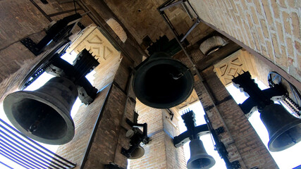 campanas de una catedral