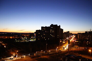 Fototapeta premium night traffic in the city. view