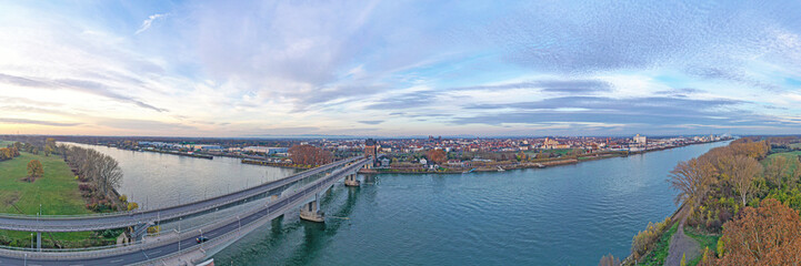 Fototapeta premium Aerial view of the Nibelungen Bridge in Worms with a view of the city gate