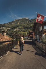 Fototapeta na wymiar suiza - bandera - montaña - pueblo suiso