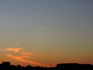 夕焼けと飛行機雲