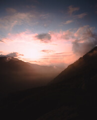 Couché de soleil dans les montagnes