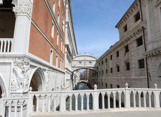 Fototapeta premium Bridge of Sighs in Venice without any tourists because of epidem