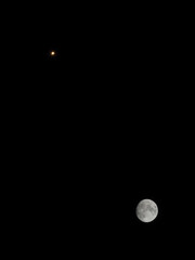 Moon and mars in the night sky © Tatiana Morozova