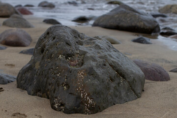 Roccia sulla spiaggia