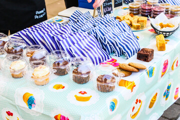 A table with cupcakes and striped packets on a bright sunny day