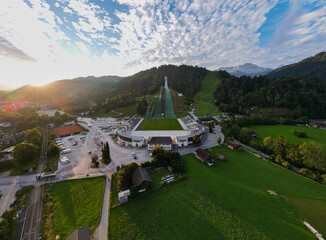 Sonnenaufgang  an der Großen Olympiaschanze Garmisch-Partenkirchen - Drohnenperspektive...