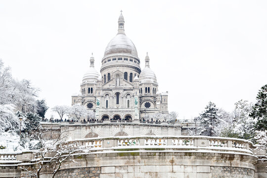 Basilique du Sacr&eacute;-Coeur enneig&eacute;e