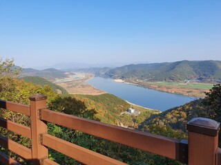 한국의  시골마을 인근 자연 경관 