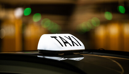 taxi symbol - badge on the roof  | waiting for the course